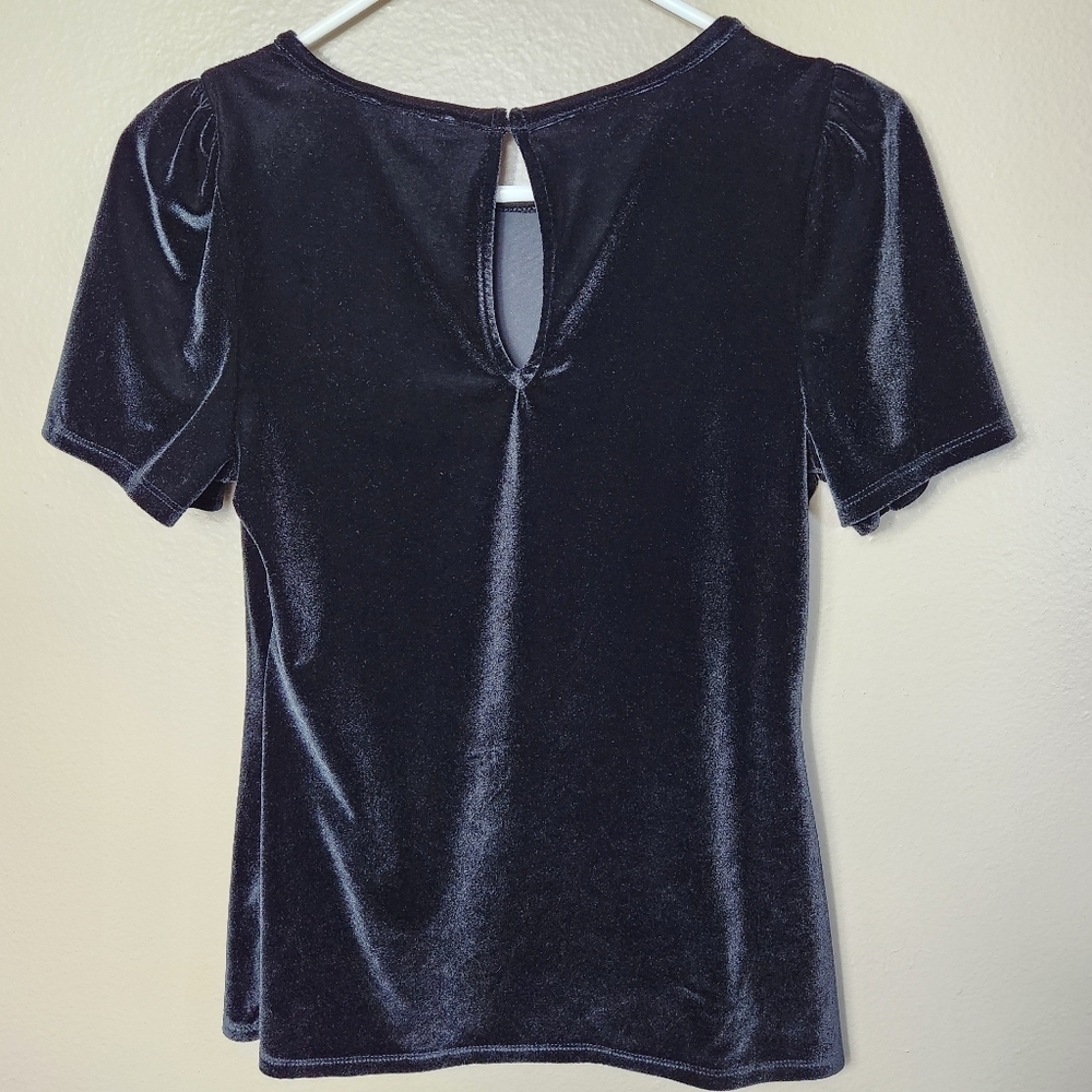 Express Womens |S| Black Velvet Short Sleeve Puff Shoulder Keyhole Back Top - Picture 4 of 6